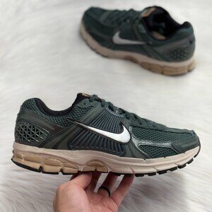 Nike Men's Sneakers in Dark Green and Beige